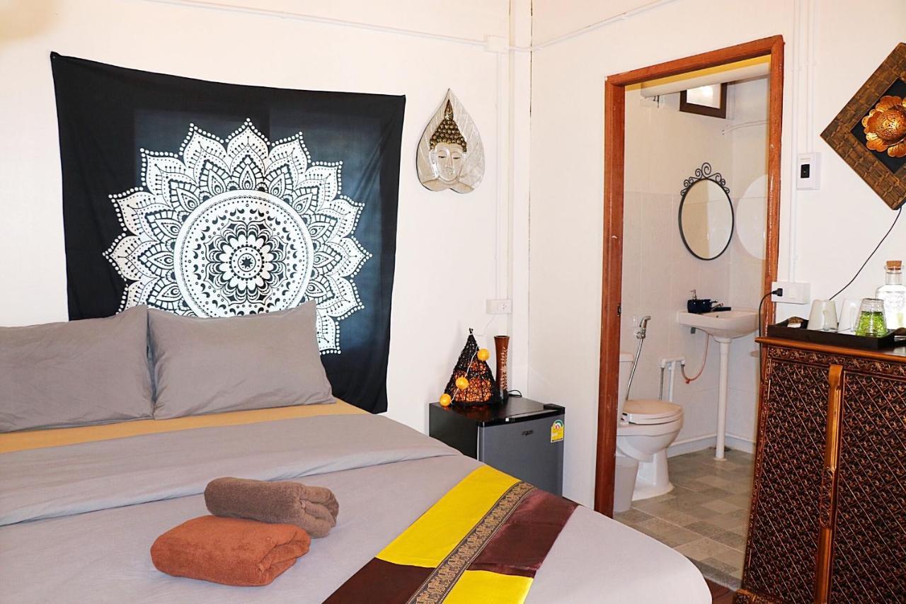 Sunflower Guesthouse And Animal Rescue - Koh Lipe Exterior photo