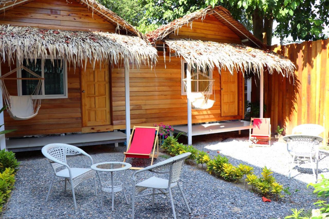 Sunflower Guesthouse And Animal Rescue - Koh Lipe Exterior photo
