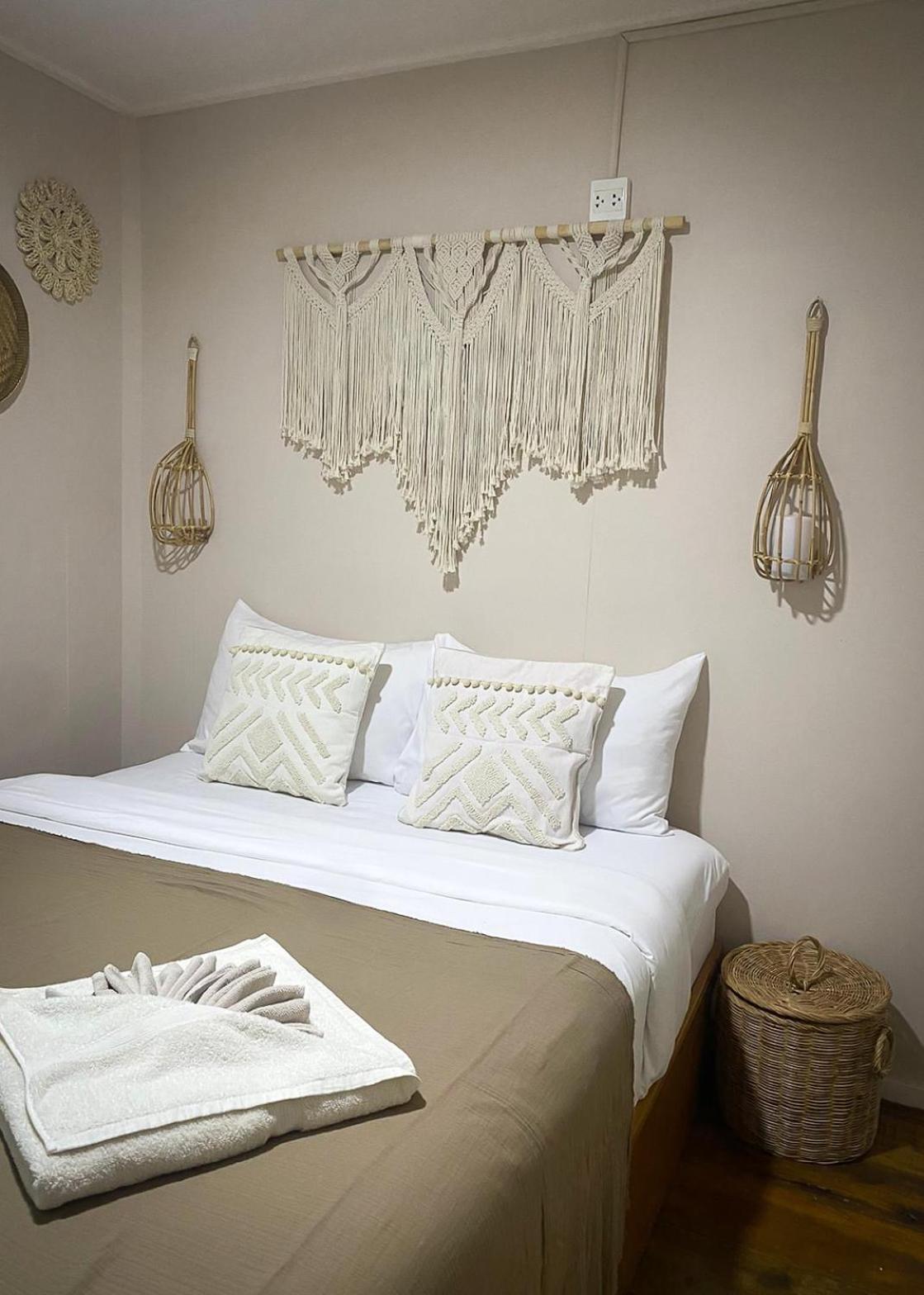 Sunflower Guesthouse And Animal Rescue - Koh Lipe Room photo