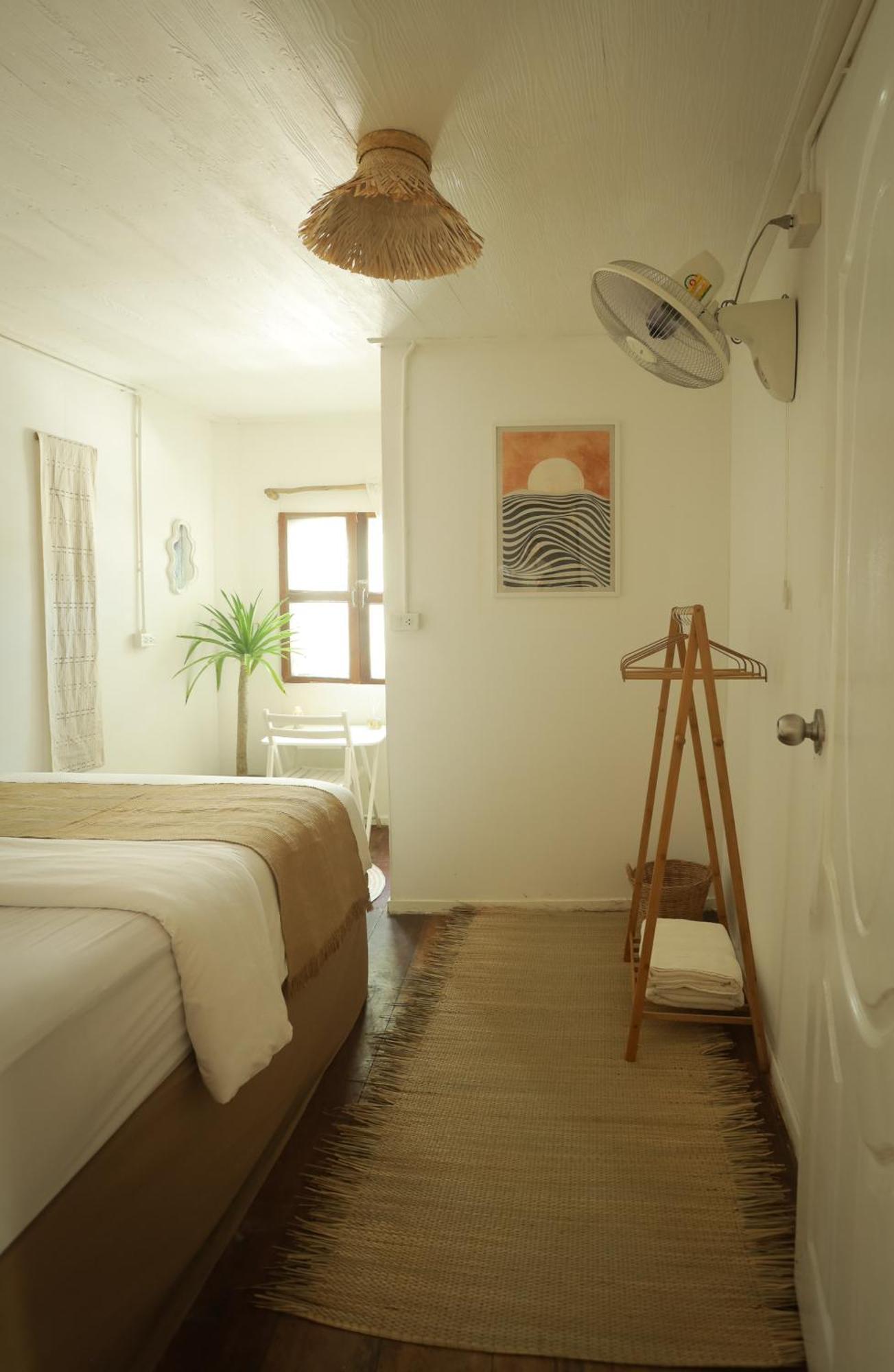 Sunflower Guesthouse And Animal Rescue - Koh Lipe Exterior photo