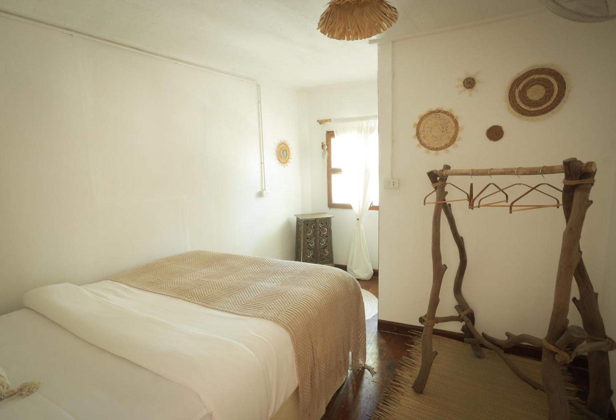 Sunflower Guesthouse And Animal Rescue - Koh Lipe Room photo